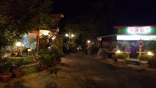 พลอยรีสอร์ท(อำเภอโพธิ์ทอง)